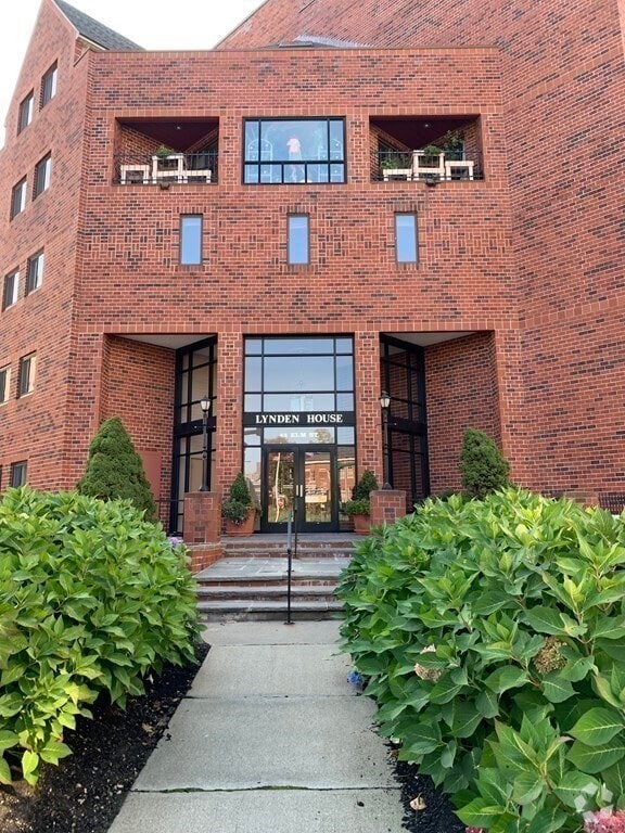 Building Photo - 44 Elm St Unit St Rental