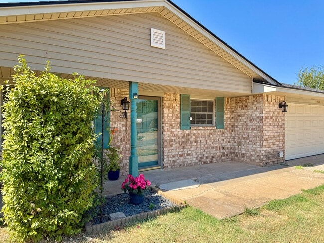 Photo - 5506 NW Cottonwood Dr