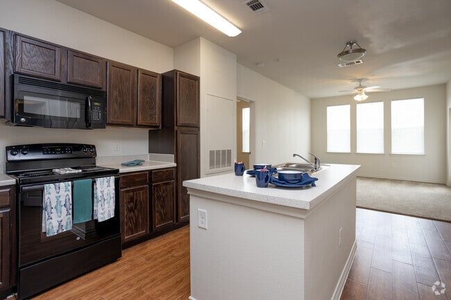 2 HAB, 2 BA - 870 ft² - Sienna Pointe