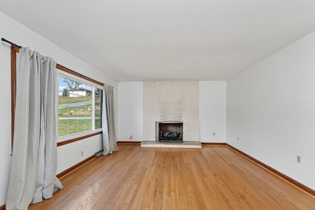 Photo - 316 Morningside Dr SW