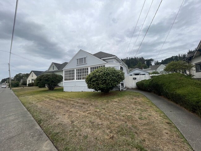 Building Photo - 576 Main St Unit 576 Main Street (House) [PRM: Marlene]