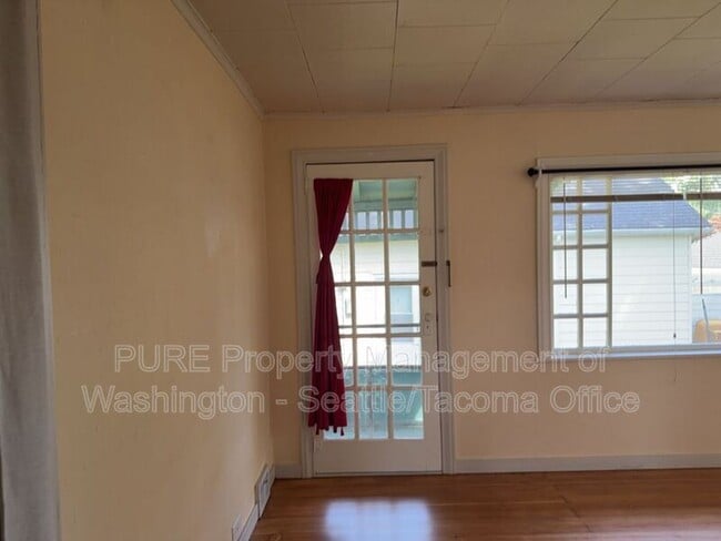 Photo - 2106 42nd Ave SW