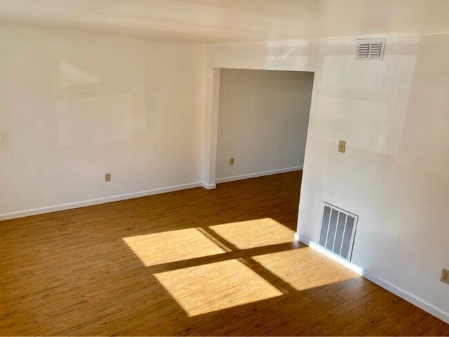 Building Photo - 6820 Linville Dr Rental