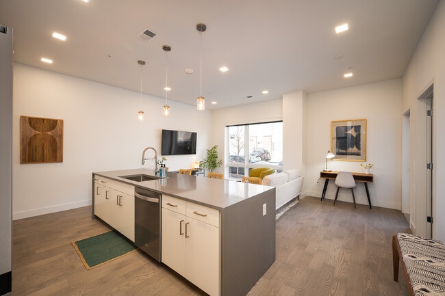 Photo - 1898 S Bannock St Unidad 106