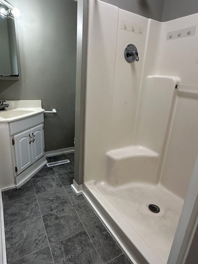 Photo - 112 Nadel Ave