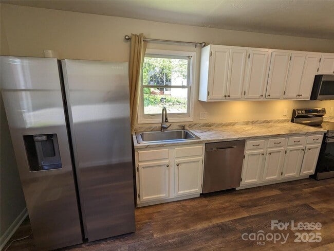 Photo - 25.5 Woodrow Ave