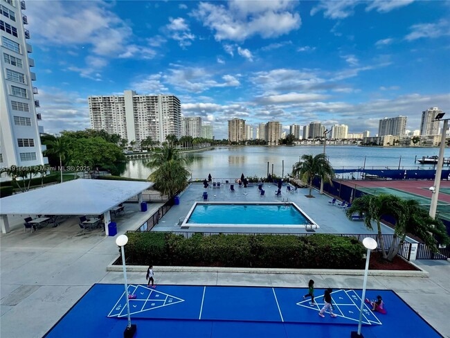 Photo - 2750 NE 183rd St Unit 906