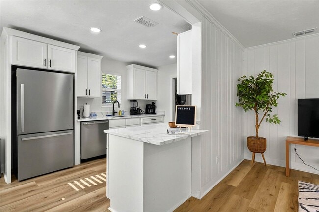 Photo - 3005 S Meridian St