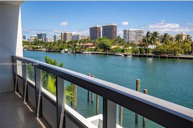 Photo - 9261 E Bay Harbor Dr Unit 303