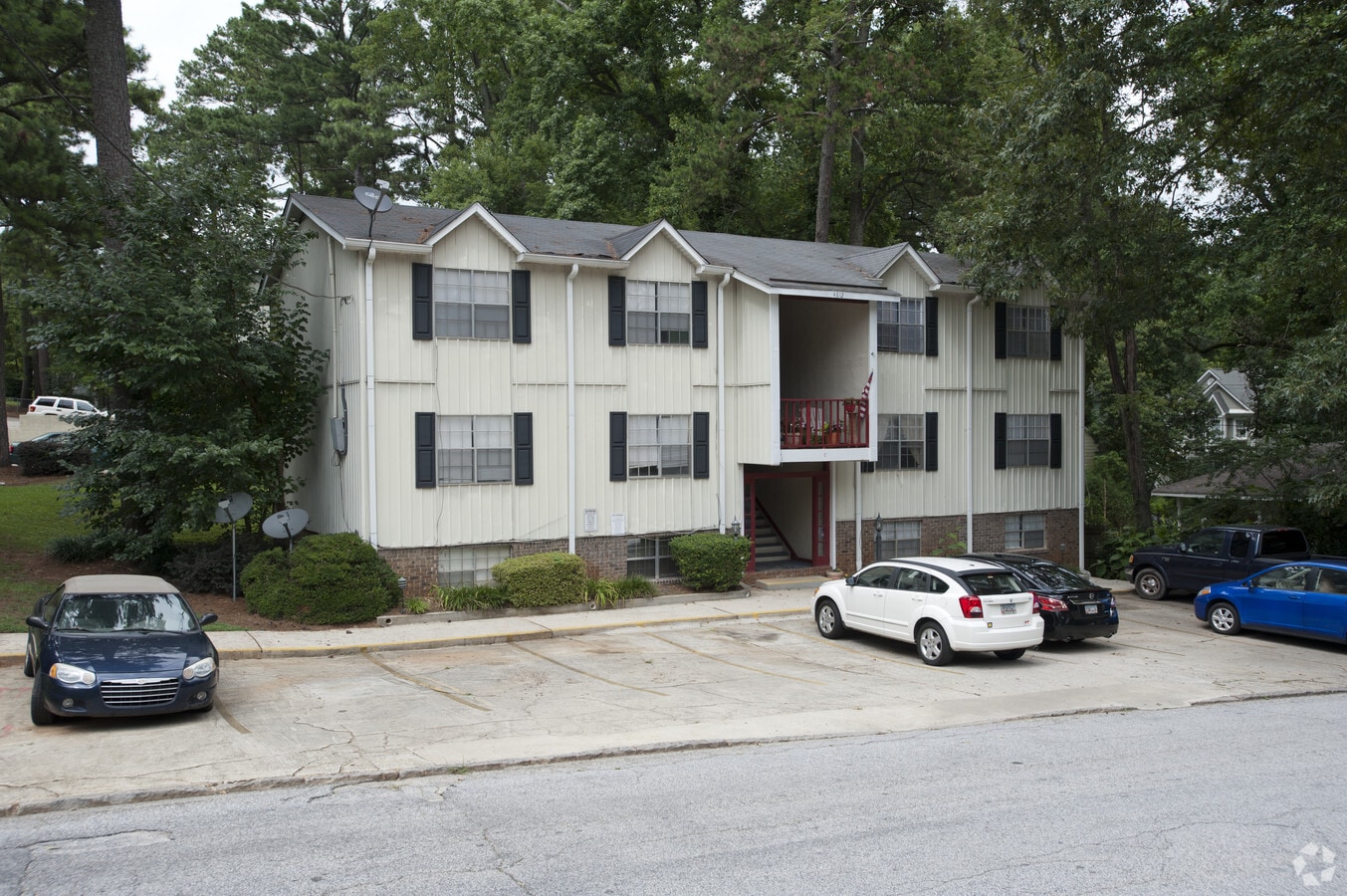 Photo - Pine Forest Apartments
