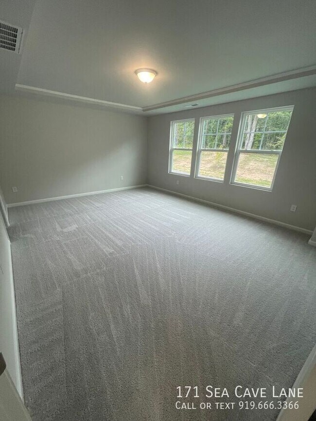 Charming 4 Bedroom with Loft. House Rental in Raleigh, NC