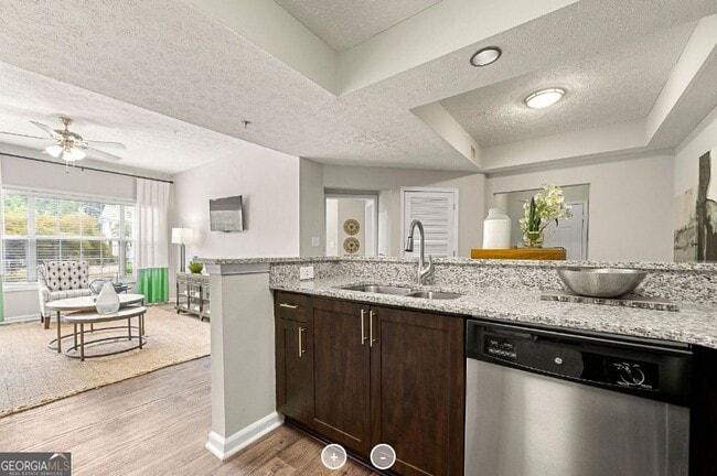 Building Photo - 7150 Peachtree Dunwoody Rd Unit 0507 Rental