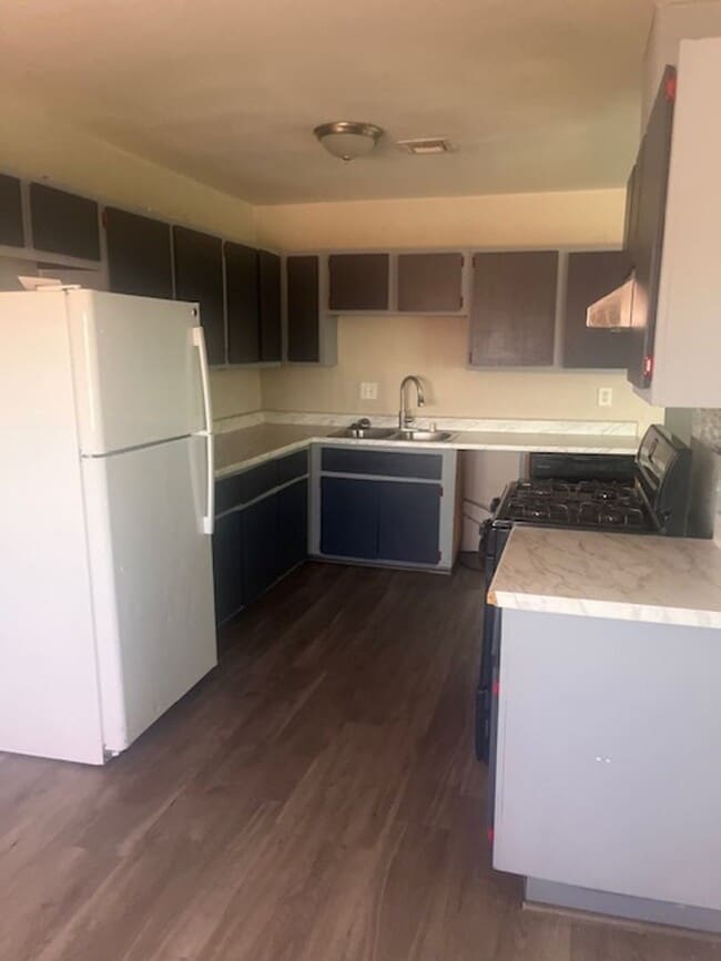 Building Photo - 2305 Exeter Dr Unit 4/D