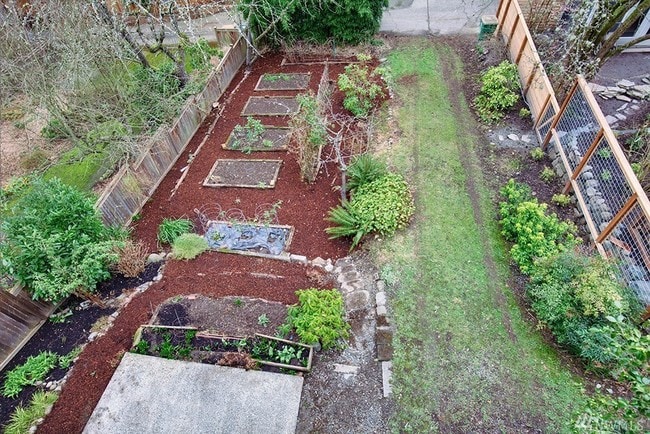 Garden - 1214 25th Ave E Unit B
