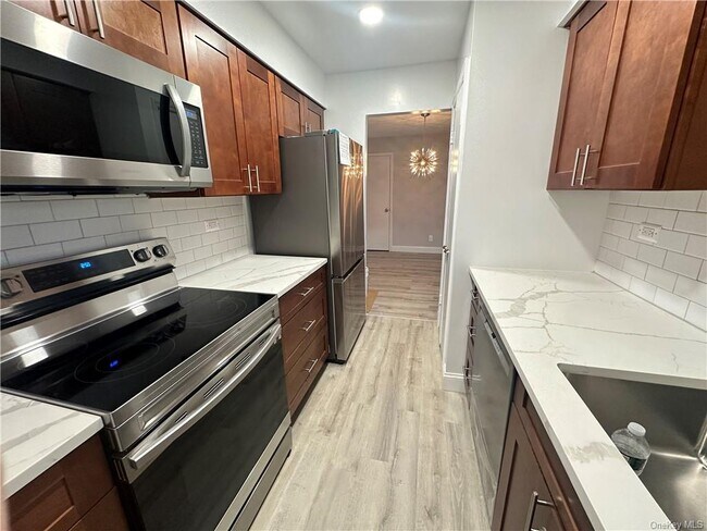 Photo - 35 Bronxville Glen Dr Condo Unit Bldg 5  7