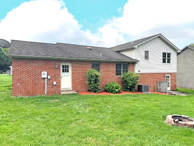 Charming tri-level with bonus space