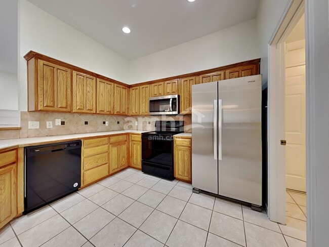 Photo - 1100 Park Gln