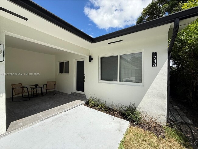 Building Photo - 1243 NW 25th St Unit 1243 Rental