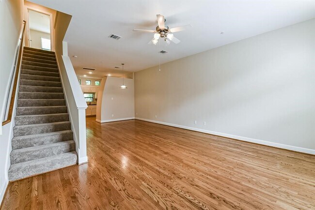 Photo - 11315 S Main St Unidad 304