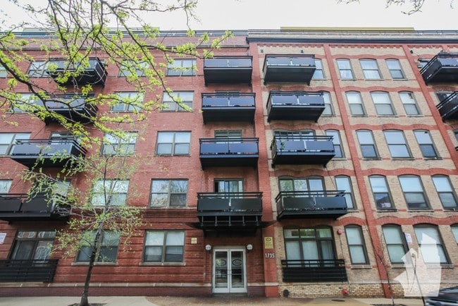 Photo - 1735 W Diversey Pkwy Unit 315