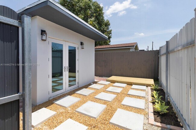 Photo - 2039 SW 60th Ct Unidad B