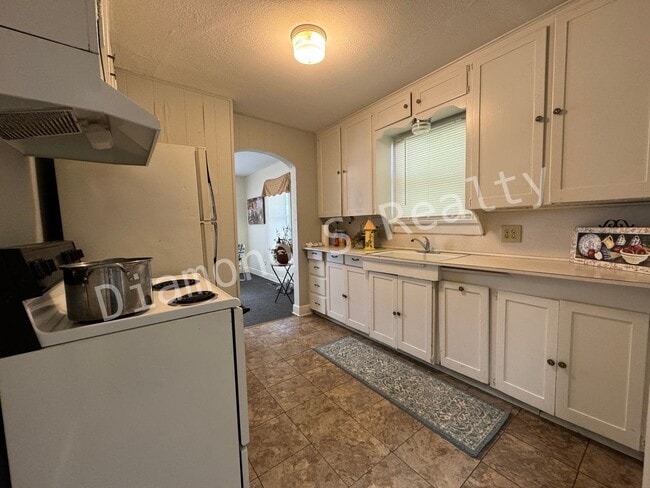 1911 W Elm St