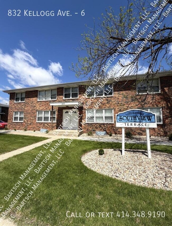 Building Photo - 832 Kellogg Ave Unit 6