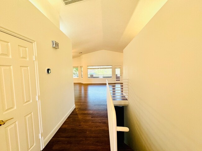 Photo - 589 Summit Ct