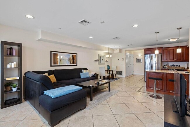 124 68th St Unit 104