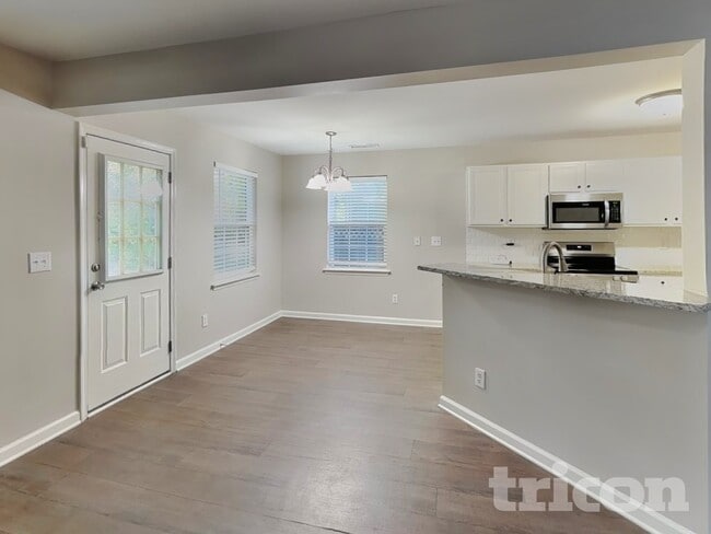 Photo - 705 Champion St