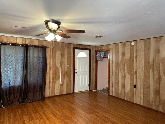 Photo - 1424 S Academy Rd