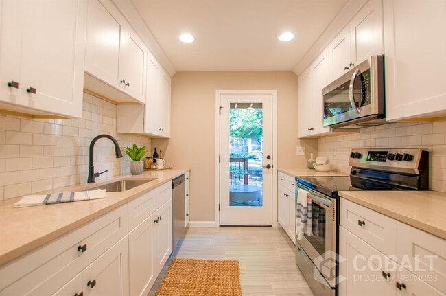 Building Photo - 258 Forkner Dr Unit 4