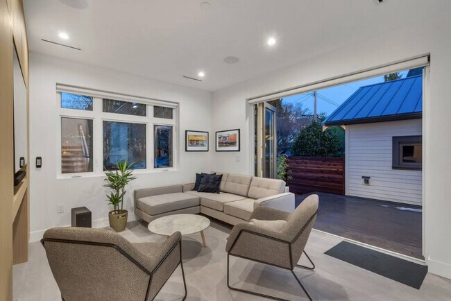 Photo - 74 W 14th Ave Unit ID1051783P