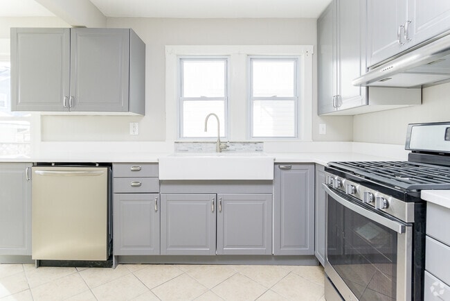 Building Photo - 17213 Clifton Blvd Unit 1st Floor Rental