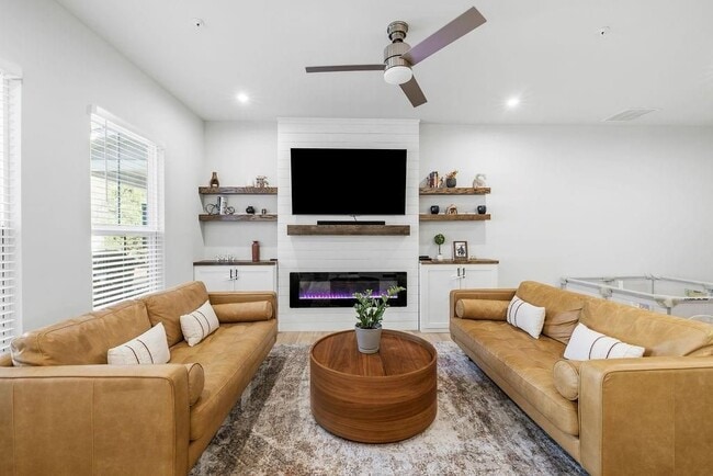 Photo - 440 Millsap Wy