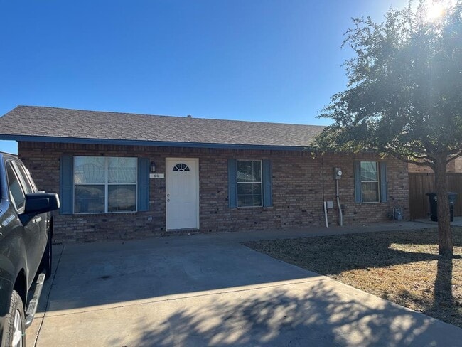 Building Photo - 104 Blue Dr