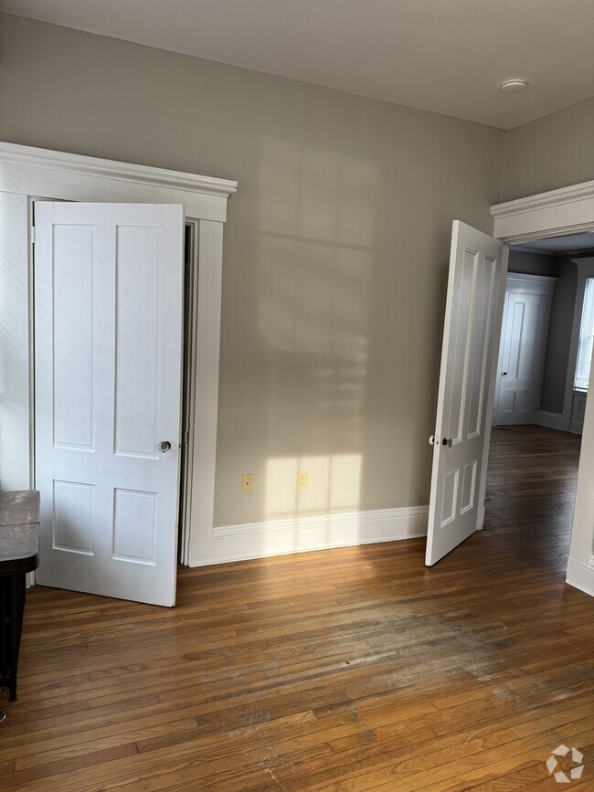 Building Photo - 65 Chestnut St Unit 1 Rental