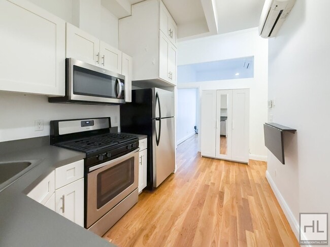 Photo - WYCKOFF AVENUE / Bushwick 3-Bed 1-Bath / N... Unidad 3R