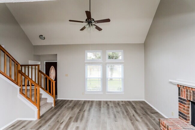 Photo - 702 Ponderosa Dr