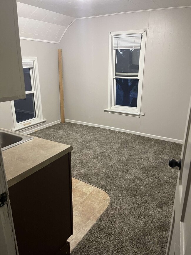Photo - 106 W Pleasant St