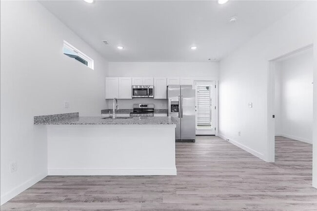 550 Discovery Ave
