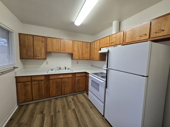 Photo - 861 NE Alameda Ave