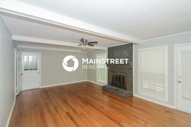 Photo - 4 Bedroom Pet-Friendly Home in Memphis, TN with Main Street Renewal