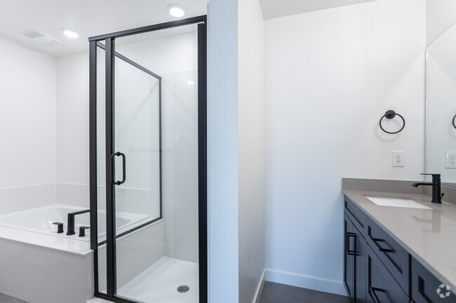 3BR, 2.5BA - 1,614SF - Primary Bathroom