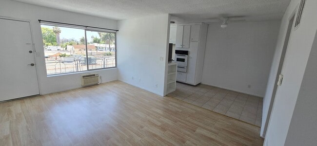 Photo - 1308 N Poinsettia Pl Unit 8