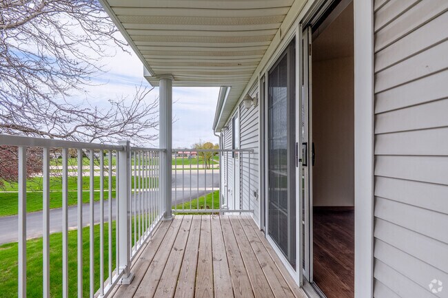 2BR, 2BA - 1,052SF - Balcony