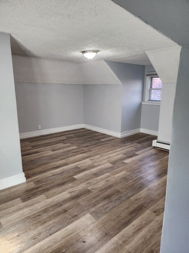 Building Photo - 455 Gregory Ave Unit 3