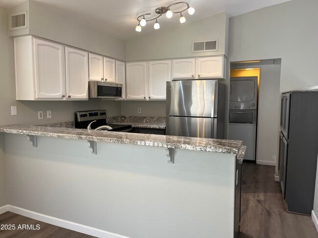 Photo - 3320 S Parkside Dr