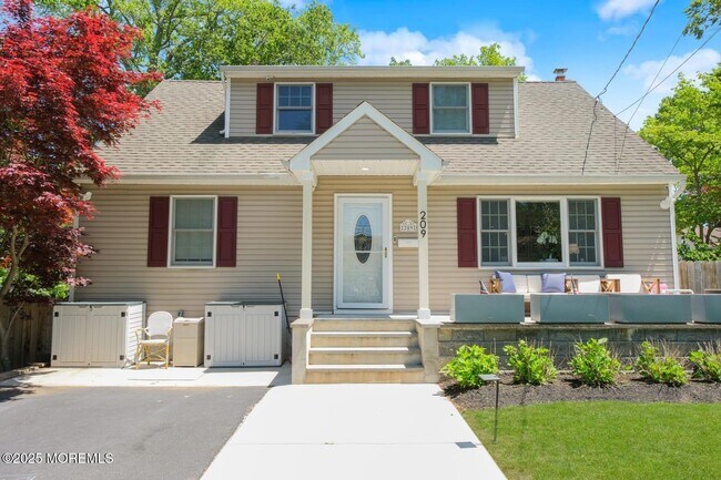 Photo - 209 Woodcrest Rd