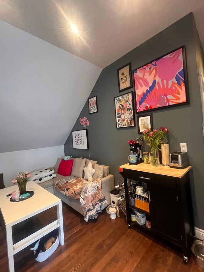 Photo - 321A Augusta Av Unit C